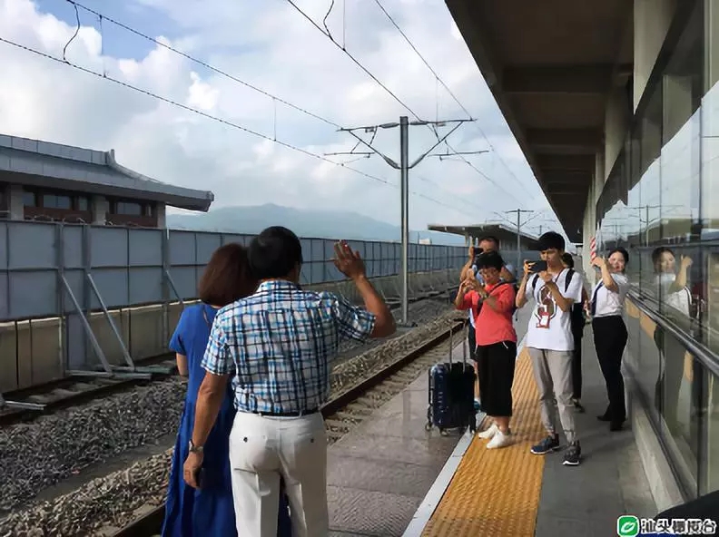 潮汕站-香港西九龙首班动车组9月23日顺利始发